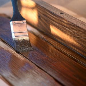 Maak indruk met deze tips voor het afwerken van houten meubels